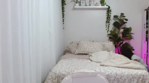 temptessa20 online show from 10/25/25, 10:12