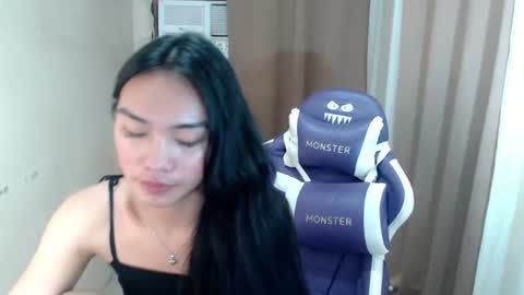 Snapshot of temptmebabyx chatting on 06/12/26, 01:26 YOGIRL MAXINE online show from 06/12/26, 01:26