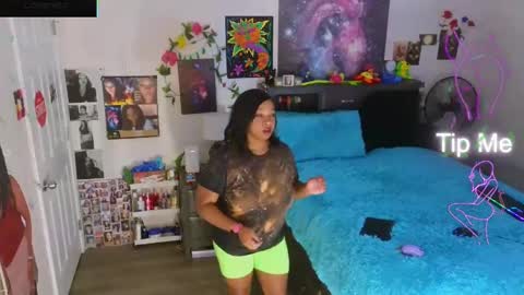 Snapshot of temptressbeauty24 chatting on 10/22/25, 03:07 Gaia online show from 10/22/25, 03:07