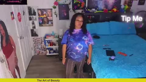 Snapshot of temptressbeauty24 chatting on 11/25/25, 05:29 Gaia online show from 11/25/25, 05:29