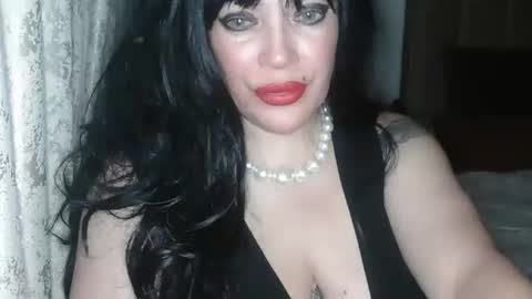 talia i m  french girl online show from 12/18/25, 09:43