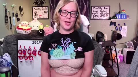 Snapshot of ten_tickle_pixie chatting on 12/04/24, 10:19 Pixie and Tentacle Overlord online show from 12/04/24, 10:19