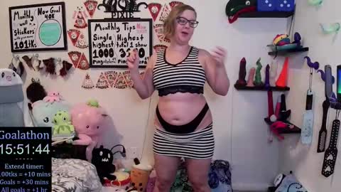 Snapshot of ten_tickle_pixie chatting on 11/21/25, 11:14 Pixie and Tentacle Overlord online show from 11/21/25, 11:14