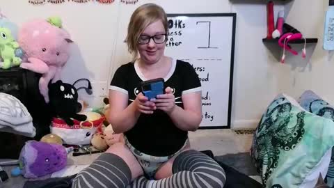 Pixie and Tentacle Overlord online show from 11/26/25, 11:17