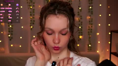 Snapshot of tender__beauty chatting on 07/04/26, 06:47 Hey Im Aneta online show from 07/04/26, 06:47