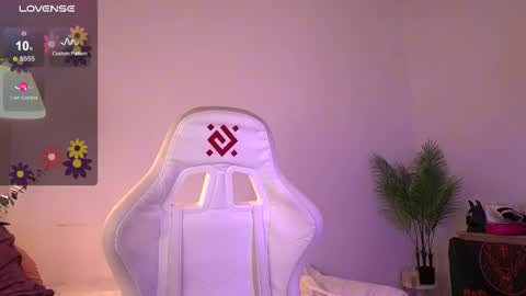 Amina online show from 12/04/25, 10:02