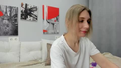 tenderly_sophie online show from 11/30/25, 01:31