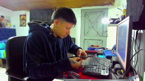 Snapshot of teoyes_ chatting on 11/08/25, 12:00 teoyes_ online show from 11/08/25, 12:00