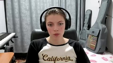 Anny Simpson online show from 04/16/26, 08:20