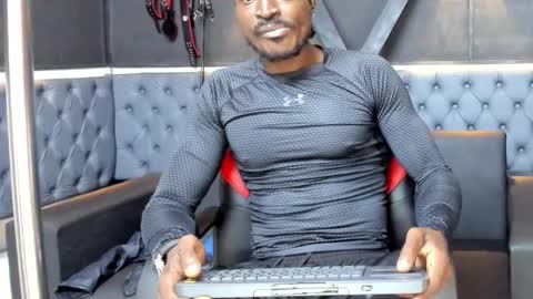 terranze_z online show from 11/30/25, 07:18