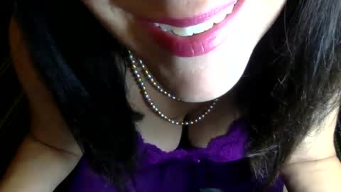 Snapshot of tessa_foxxx chatting on 09/25/25, 05:44 tessa_foxxx online show from 09/25/25, 05:44