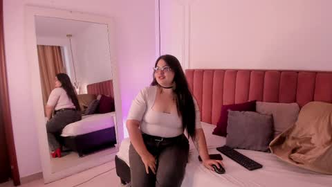 Snapshot of tessa_sinclaire chatting on 05/19/26, 09:21 TERESA online show from 05/19/26, 09:21