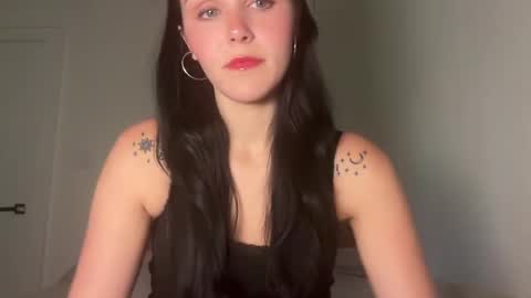 Snapshot of tessadovee chatting on 09/15/25, 11:38 tessadovee online show from 09/15/25, 11:38