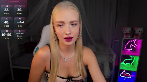 TessaHamilton online show from 11/23/25, 11:10