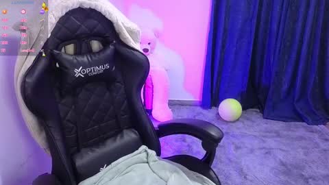 Snapshot of tessawhisnton chatting on 01/22/25, 07:03 Tessy online show from 01/22/25, 07:03