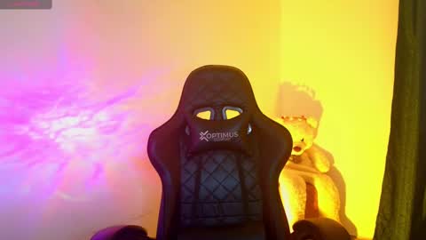 Snapshot of tessawhisnton chatting on 09/18/25, 04:31 Tessy online show from 09/18/25, 04:31