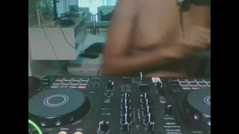 tesudoblack85 online show from 05/04/26, 09:05