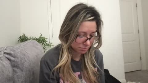 Snapshot of texas_blonde chatting on 11/11/25, 03:34 Daphne Summers online show from 11/11/25, 03:34