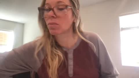 Snapshot of texas_blonde chatting on 11/22/25, 03:44 Daphne Summers online show from 11/22/25, 03:44