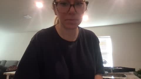 Snapshot of texas_blonde chatting on 11/25/25, 07:36 Daphne Summers online show from 11/25/25, 07:36