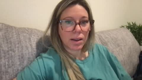 Snapshot of texas_blonde chatting on 12/03/25, 03:21 Daphne Summers online show from 12/03/25, 03:21