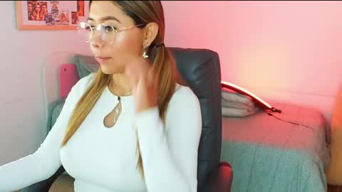 texas_curvykitten online show from 04/27/26, 10:02