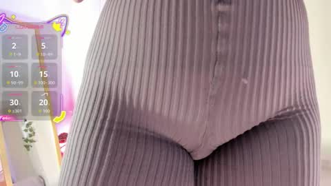 Snapshot of thais_dreams chatting on 10/16/25, 12:17 Thais online show from 10/16/25, 12:17