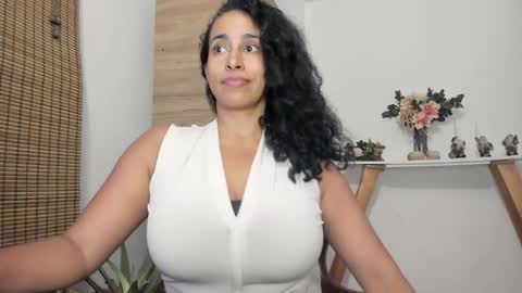 Thalia Gomex online show from 01/04/25, 09:41