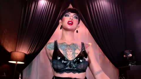 Snapshot of thalia_saint chatting on 06/19/26, 09:51 Thalia Saint online show from 06/19/26, 09:51