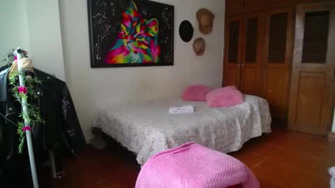 Snapshot of thaliacooper chatting on 12/15/24, 05:10 online show from 12/15/24, 05:10