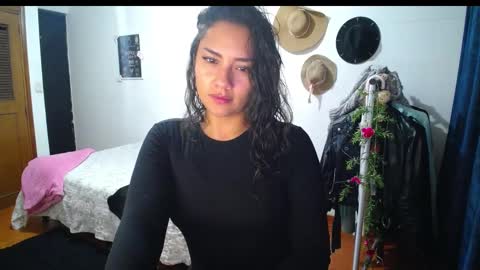 Snapshot of thaliacooper chatting on 01/12/25, 12:18 online show from 01/12/25, 12:18