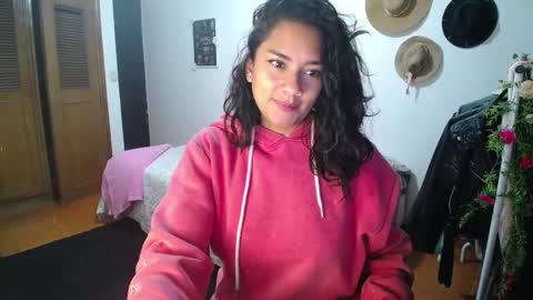 Snapshot of thaliacooper chatting on 01/25/25, 11:22 online show from 01/25/25, 11:22