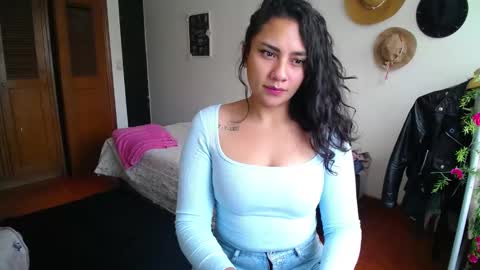 Snapshot of thaliacooper chatting on 01/27/25, 06:20 online show from 01/27/25, 06:20