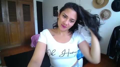 Snapshot of thaliacooper chatting on 01/29/25, 07:32 online show from 01/29/25, 07:32