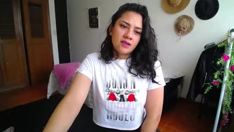 Snapshot of thaliacooper chatting on 02/05/25, 05:20 online show from 02/05/25, 05:20