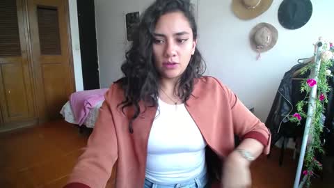 Snapshot of thaliacooper chatting on 02/10/25, 09:04 online show from 02/10/25, 09:04