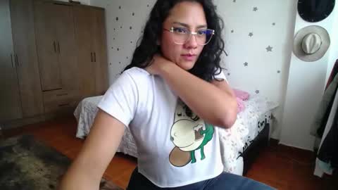 Snapshot of thaliacooper chatting on 10/22/25, 04:51 online show from 10/22/25, 04:51