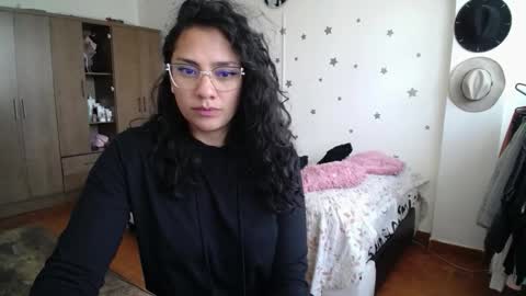 Snapshot of thaliacooper chatting on 10/24/25, 07:10 online show from 10/24/25, 07:10