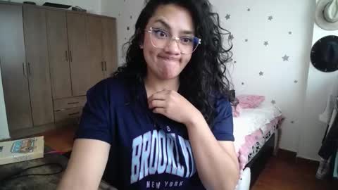 Snapshot of thaliacooper chatting on 11/24/25, 05:56 online show from 11/24/25, 05:56