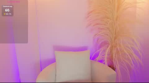 Snapshot of thaliafox_ chatting on 10/06/25, 10:51 Thalia online show from 10/06/25, 10:51