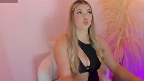 Snapshot of thaliafox_ chatting on 02/10/26, 10:25 Thalia online show from 02/10/26, 10:25