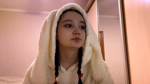 Snapshot of thaliakuchem chatting on 02/06/26, 06:22 Yumi online show from 02/06/26, 06:22