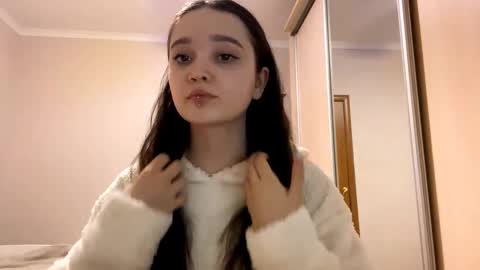 Snapshot of thaliakuchem chatting on 02/07/26, 06:55 Yumi online show from 02/07/26, 06:55