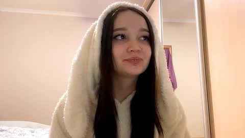 Snapshot of thaliakuchem chatting on 02/15/26, 04:14 Yumi online show from 02/15/26, 04:14