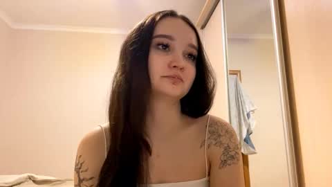 Snapshot of thaliakuchem chatting on 02/17/26, 04:35 Yumi online show from 02/17/26, 04:35