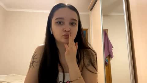 Snapshot of thaliakuchem chatting on 02/23/26, 03:09 Yumi online show from 02/23/26, 03:09