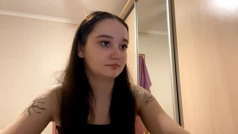 Snapshot of thaliakuchem chatting on 02/26/26, 04:17 Yumi online show from 02/26/26, 04:17