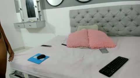 thaliana_evanss online show from 11/12/25, 03:01