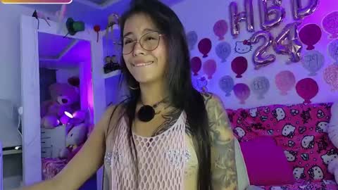 Snapshot of thamara_l11 chatting on 05/21/26, 01:23 Dany online show from 05/21/26, 01:23