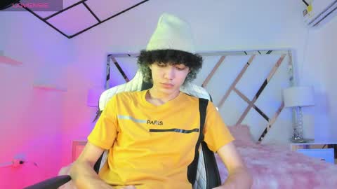 thanier_18 online show from 04/08/26, 07:36